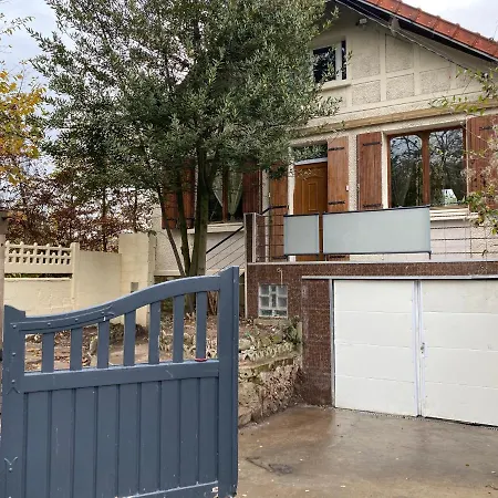 Maison Et Sa Dépendance Ss Voisinage Dans Les Vergers De Montmorency Appartement