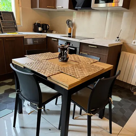 Maison Et Sa Dependance Ss Voisinage Dans Les Vergers De Montmorency Appartement